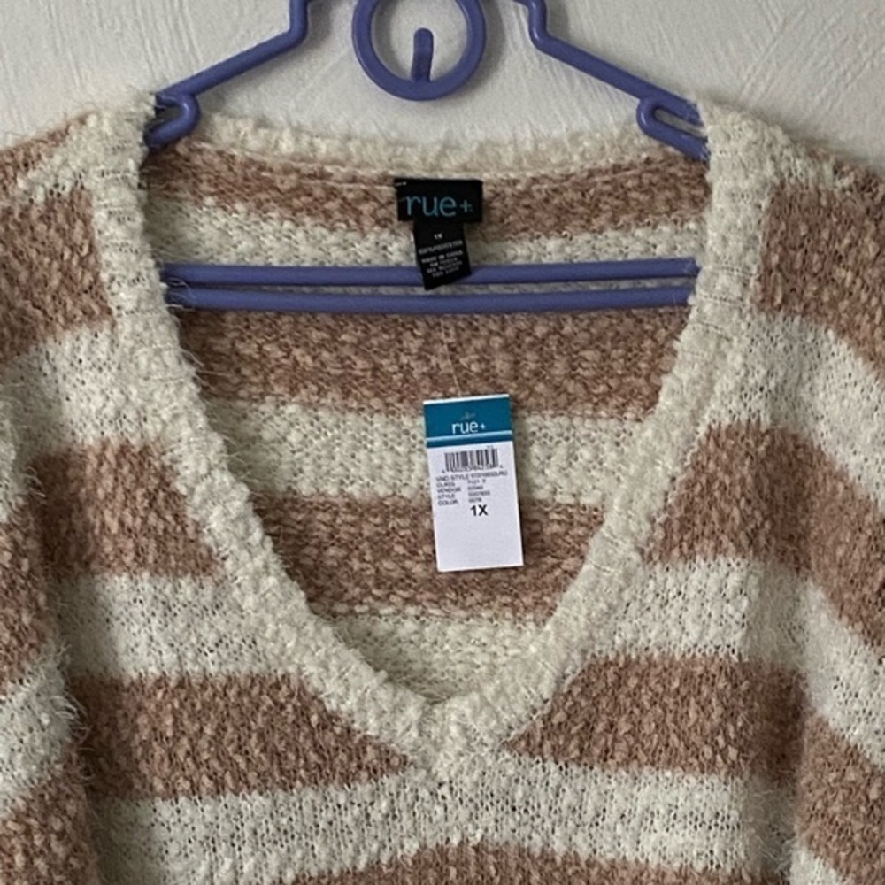 Rue + Sweater Women’s Size 1X Tan Soft LongSleeve‎ V Neck Stripes Pullover New